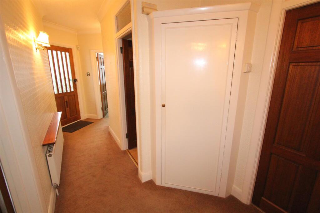 The Meadway, Cuffley photo 3