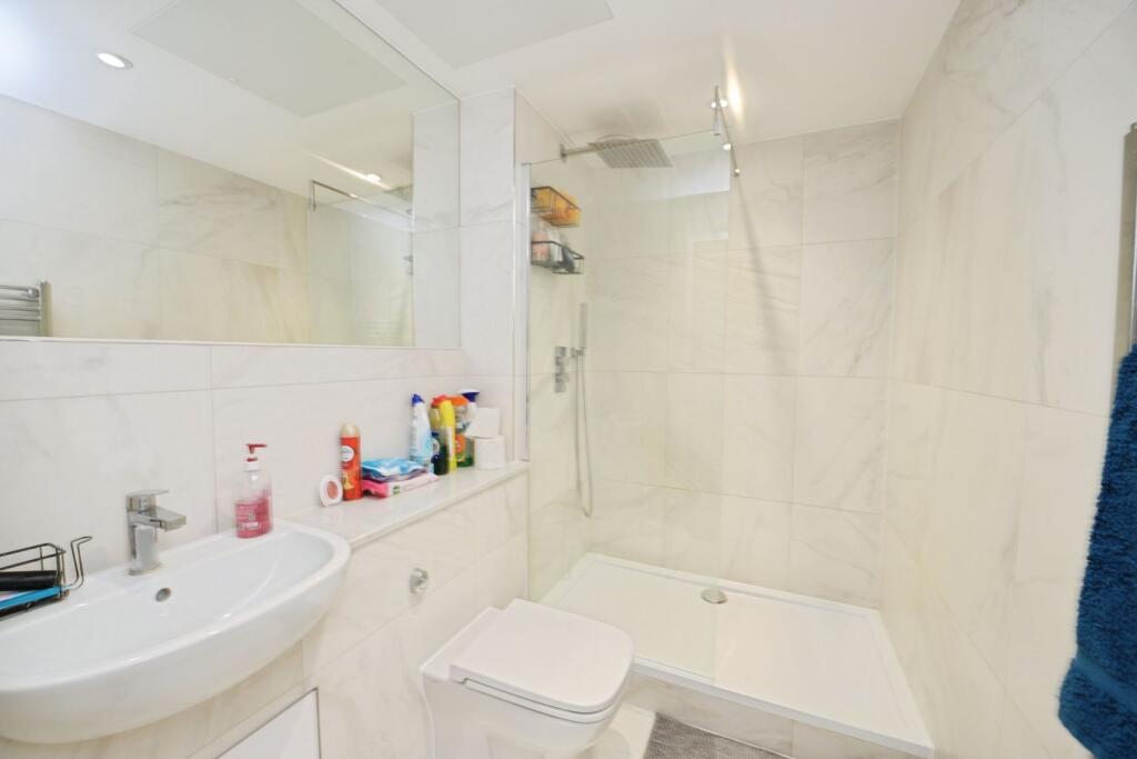 Apartment in London, Gidea Park - View 4