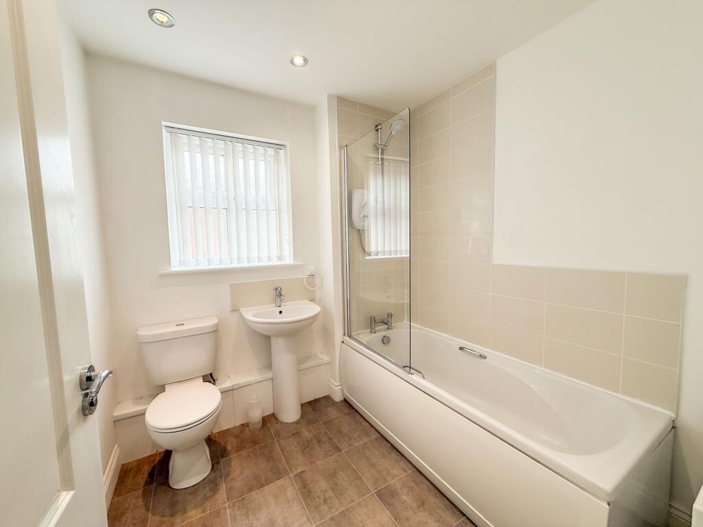 Apartment in Newcastle upon Tyne - View 4
