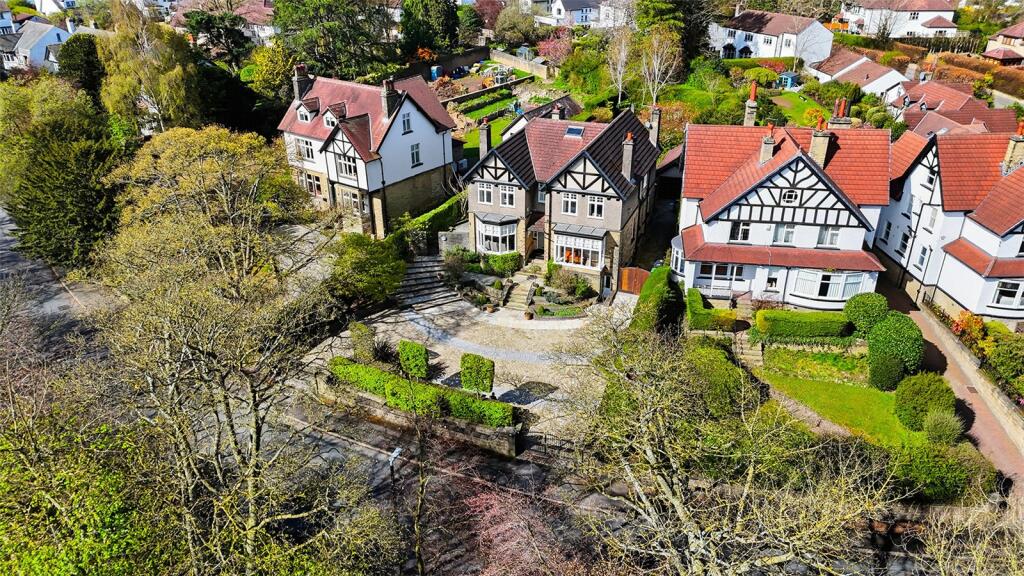 Main image of property: Park Lane, Roundhay, Leeds, LS8