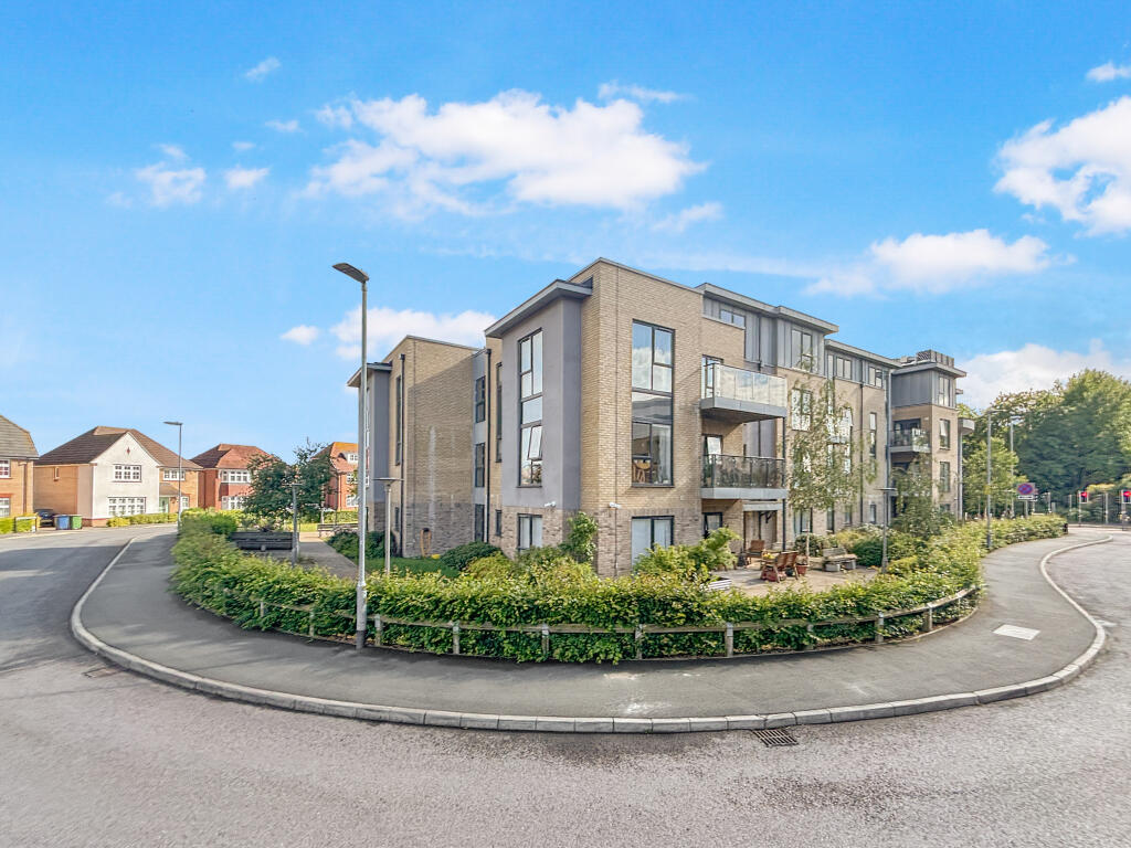 2-bed flat on St Edmund's Way, Hauxton, £150,000