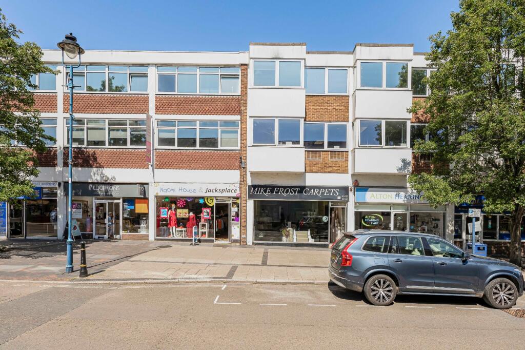 2-bed flat on High Street, Alton, Hampshire, £199,950