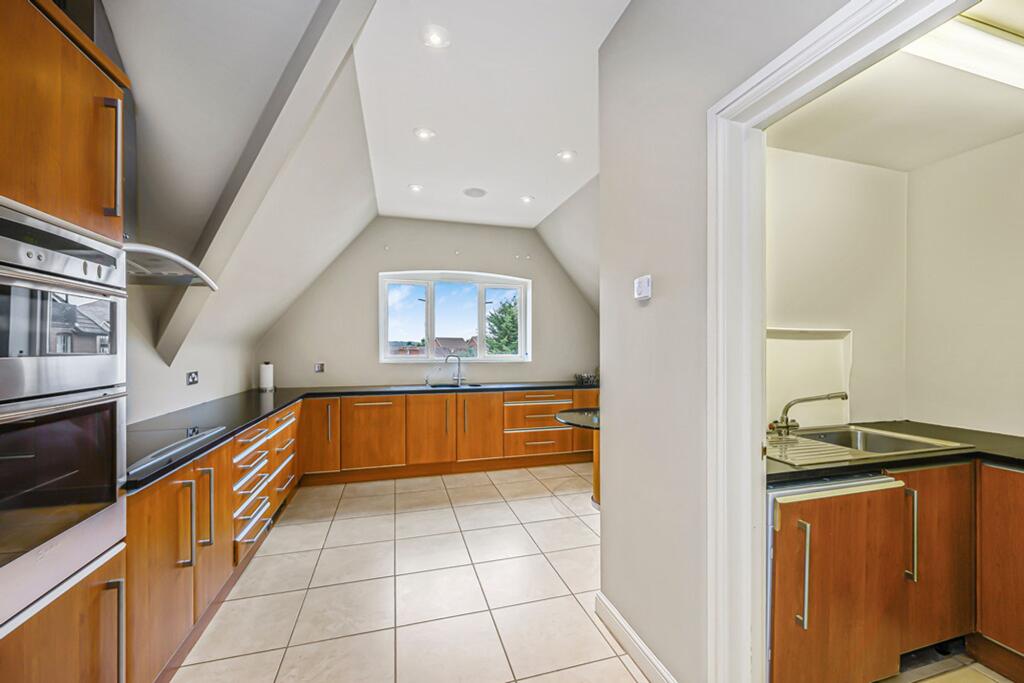 Howard Lodge, Boleyn Court, IG9 photo 3