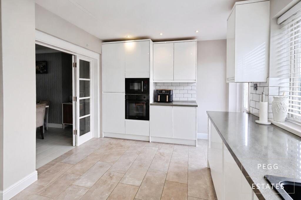 House in Torquay, Torbay - View 3