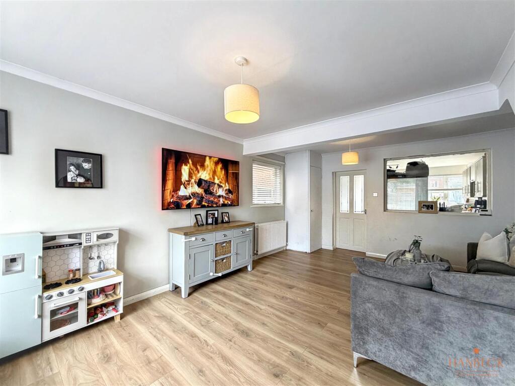 House in Hull - View 4