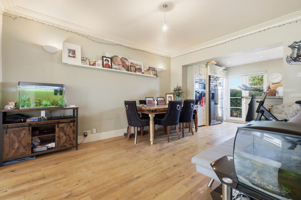 House in London, Friern Barnet - View 4