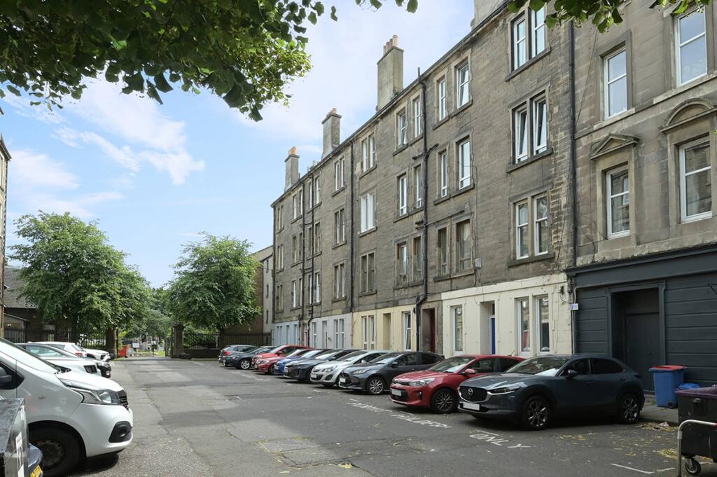 Main image of property: 2F2 6 Drum Terrace, Edinburgh, EH7 5NB