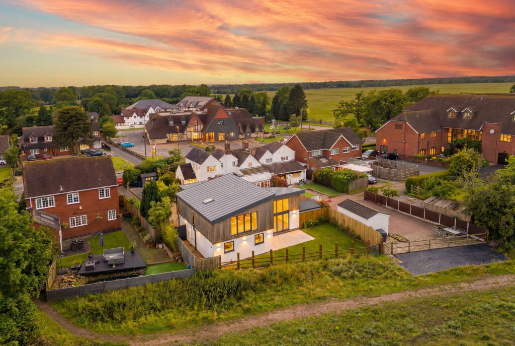 Main image of property: Stratford Road, Hockley Heath, B94 6NW