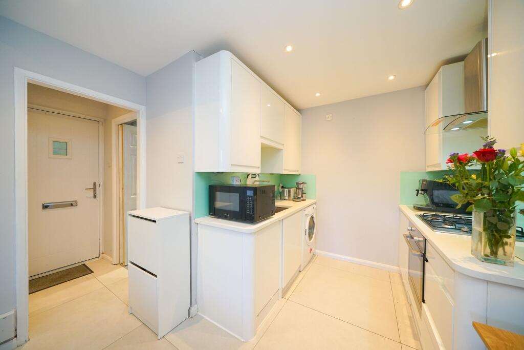 House in Luton - View 2
