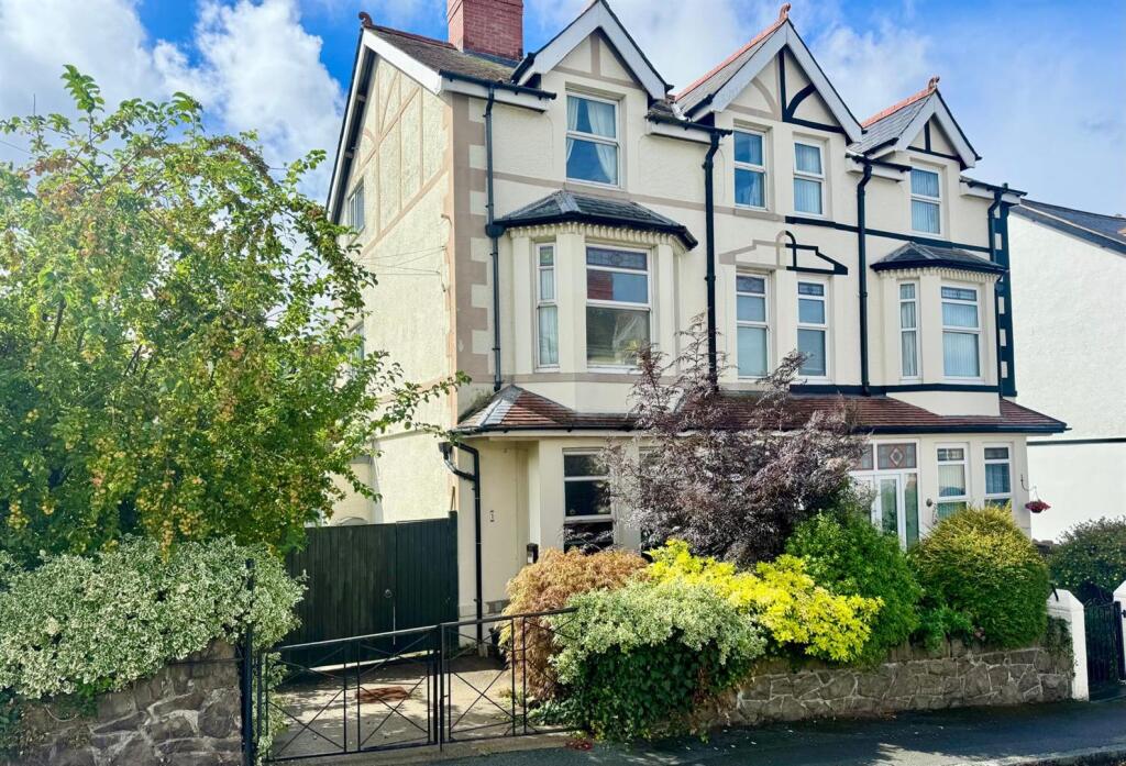 7-bed semi-detached on Mountain Road, Cadnant Park, Conwy, £495,000