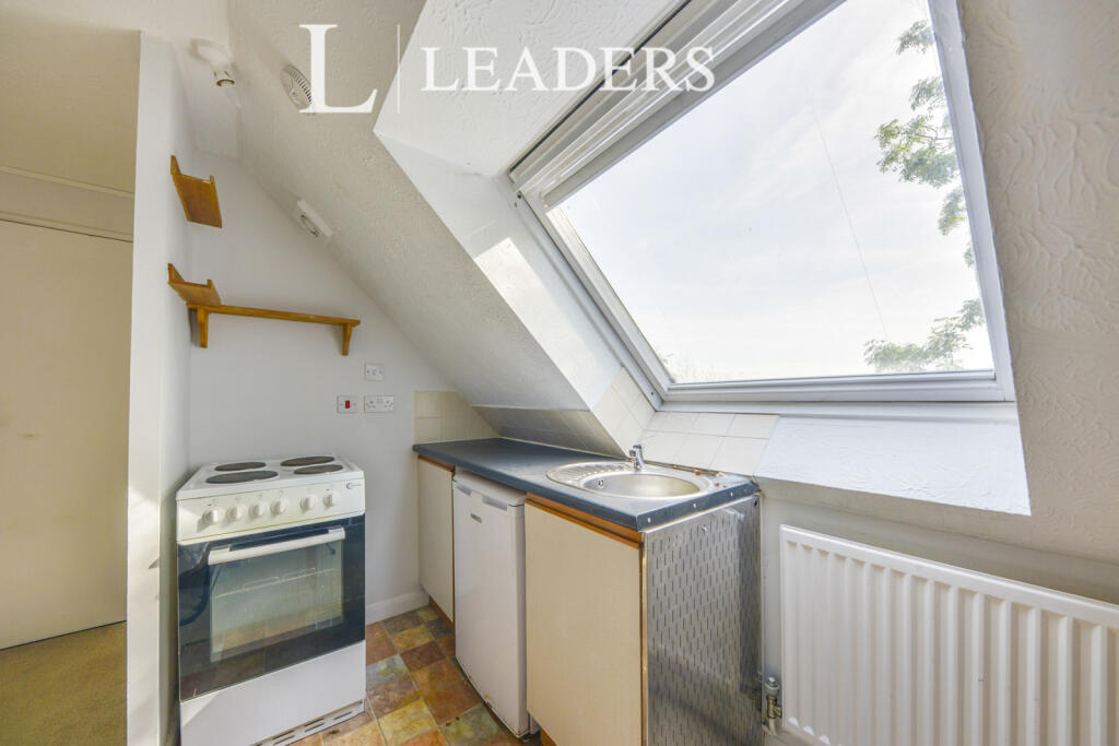 Apartment in St Albans, Colney Street, St Stephen - View 4