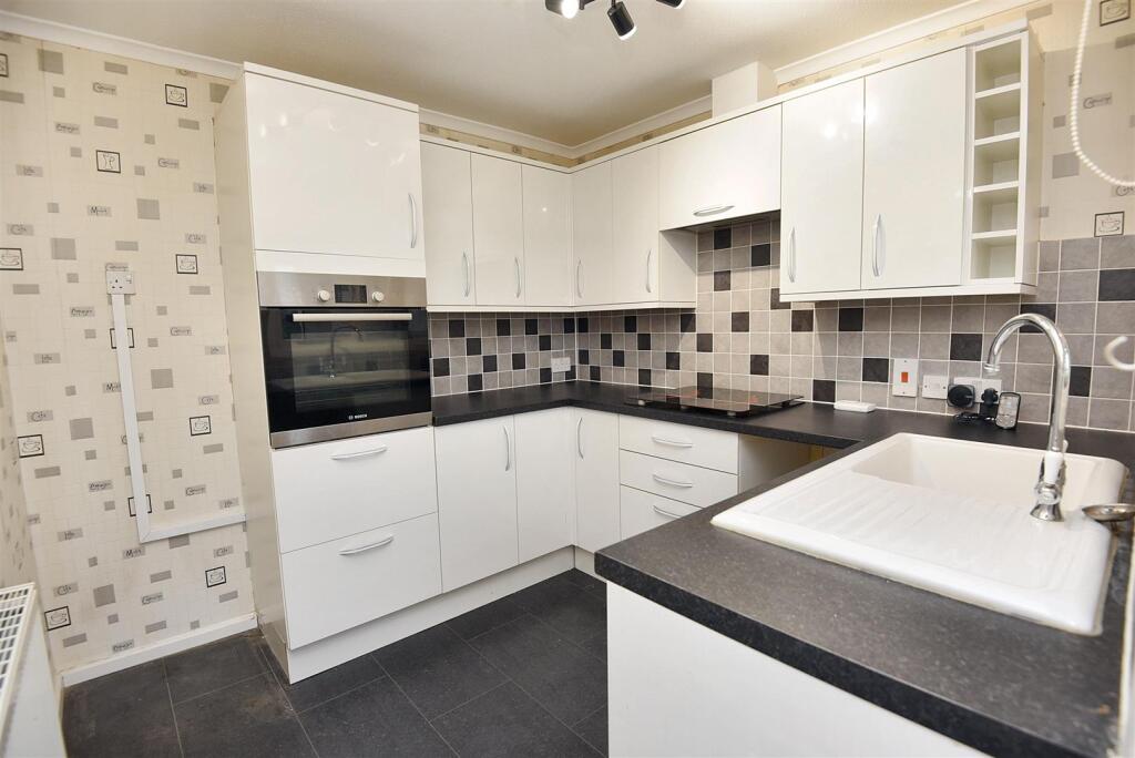 Barnes Close, Sturminster Newton photo 2