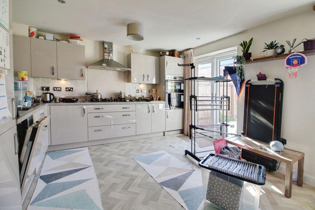 Firethorn Road photo 3
