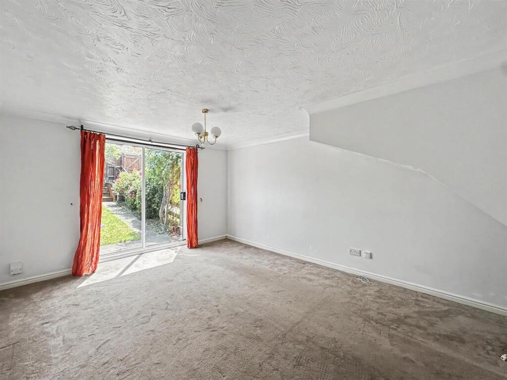House in Dunstable, Central Bedfordshire - View 5