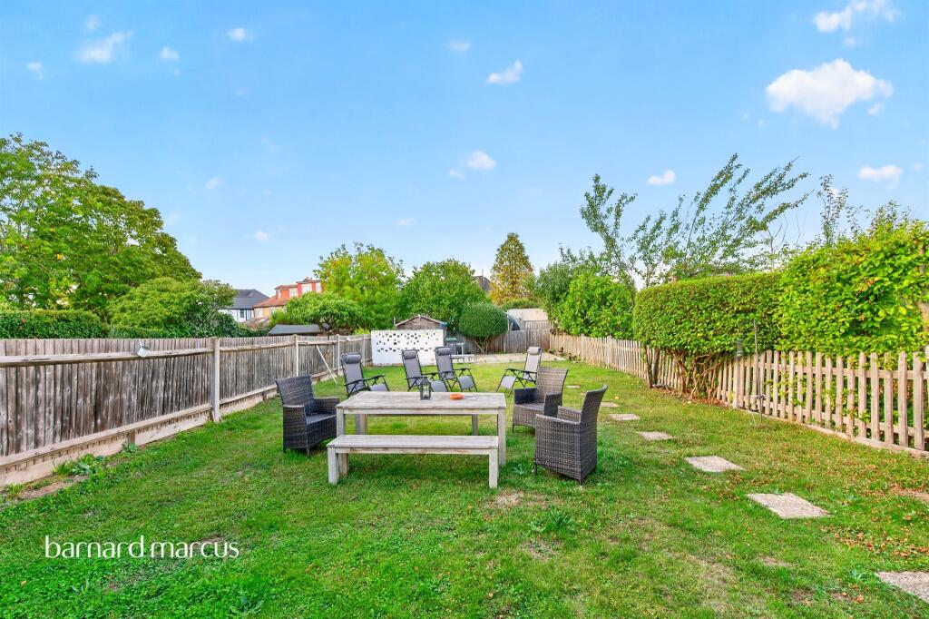 House in London, Royal Borough of Kingston upon Thames - View 3