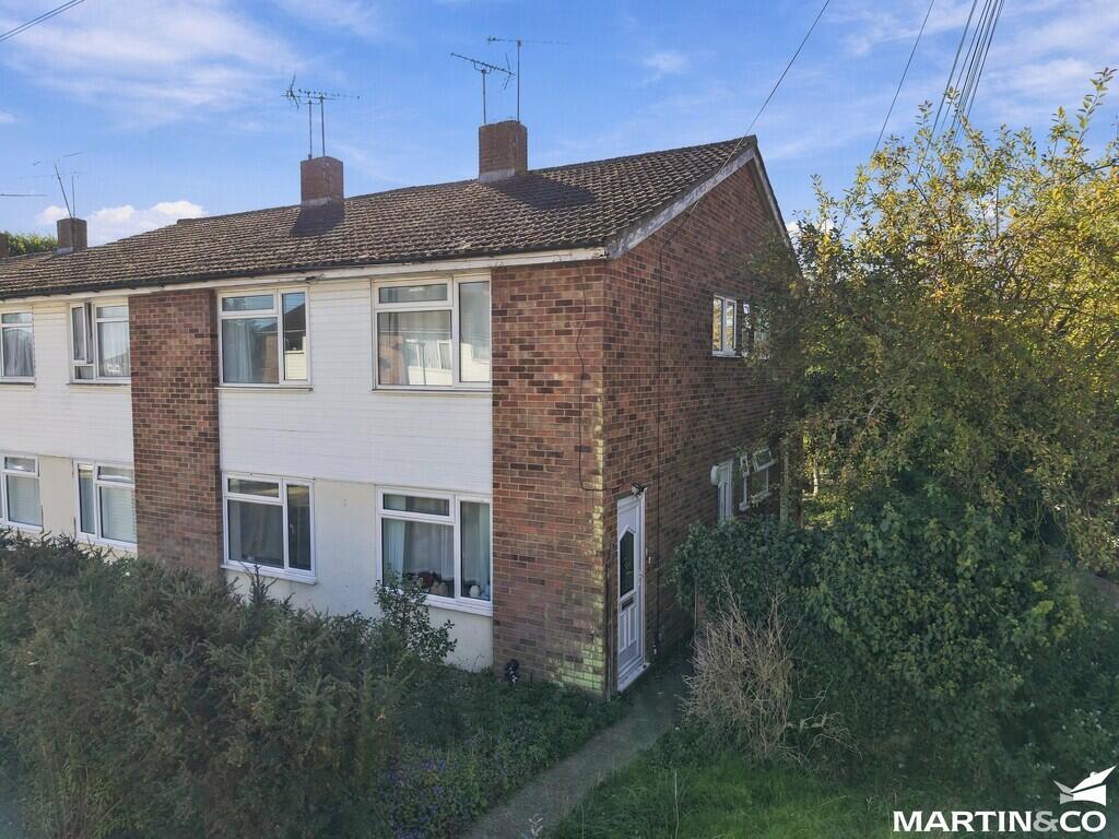 2-bed flat on Kelvedon Close, Chelmsford, £250,000