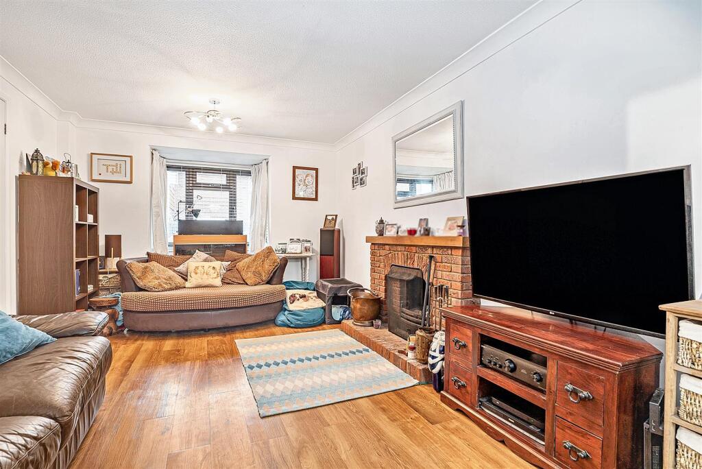 House in Basingstoke and Deane, Cufaude Village, Chineham - View 5