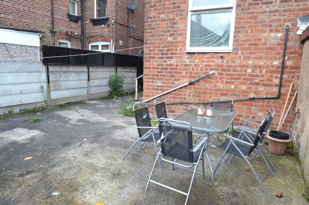1 bedroom house share for rent