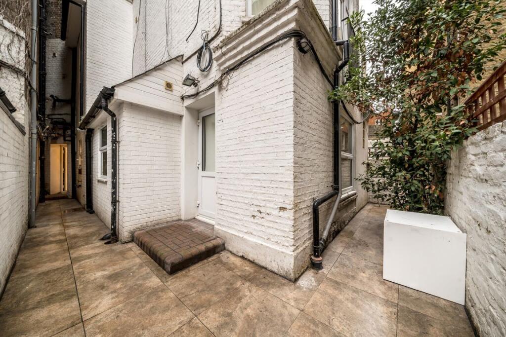 Apartment in London - View 5
