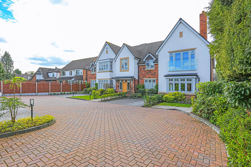 Main image of property: Whitegates, 334 Warwick Road, Solihull