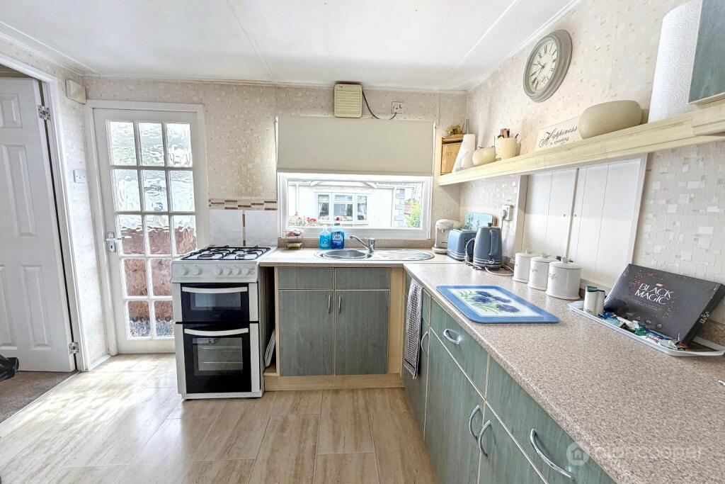 House in Nuneaton and Bedworth, Warwickshire - More