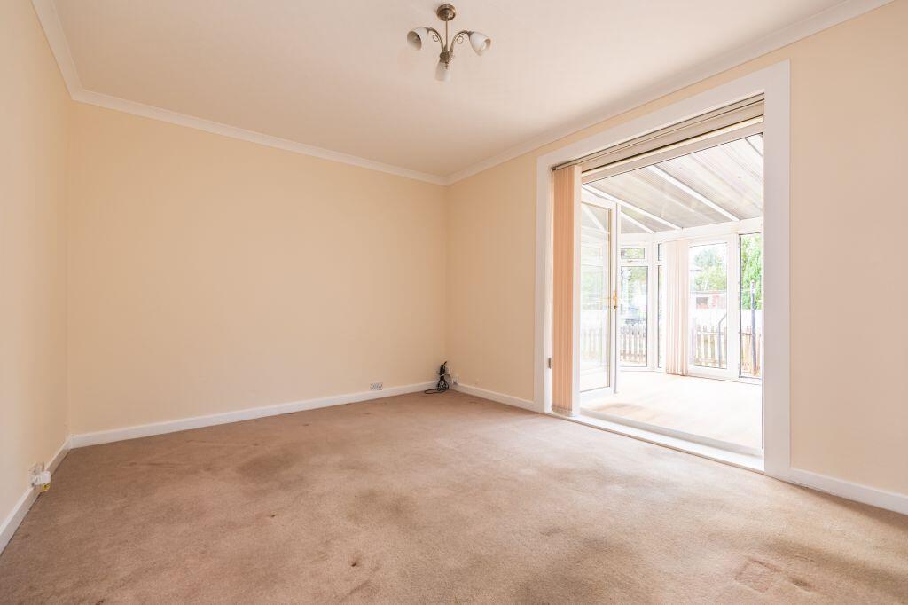 Apartment in Edinburgh, Corstorphine - View 3