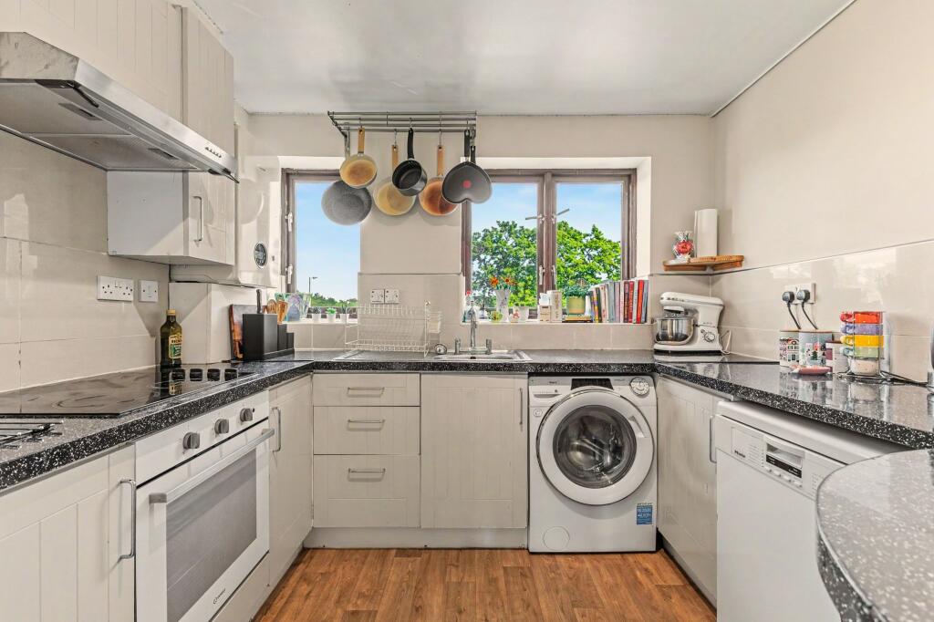 Apartment in Warwick, Myton Park - View 3