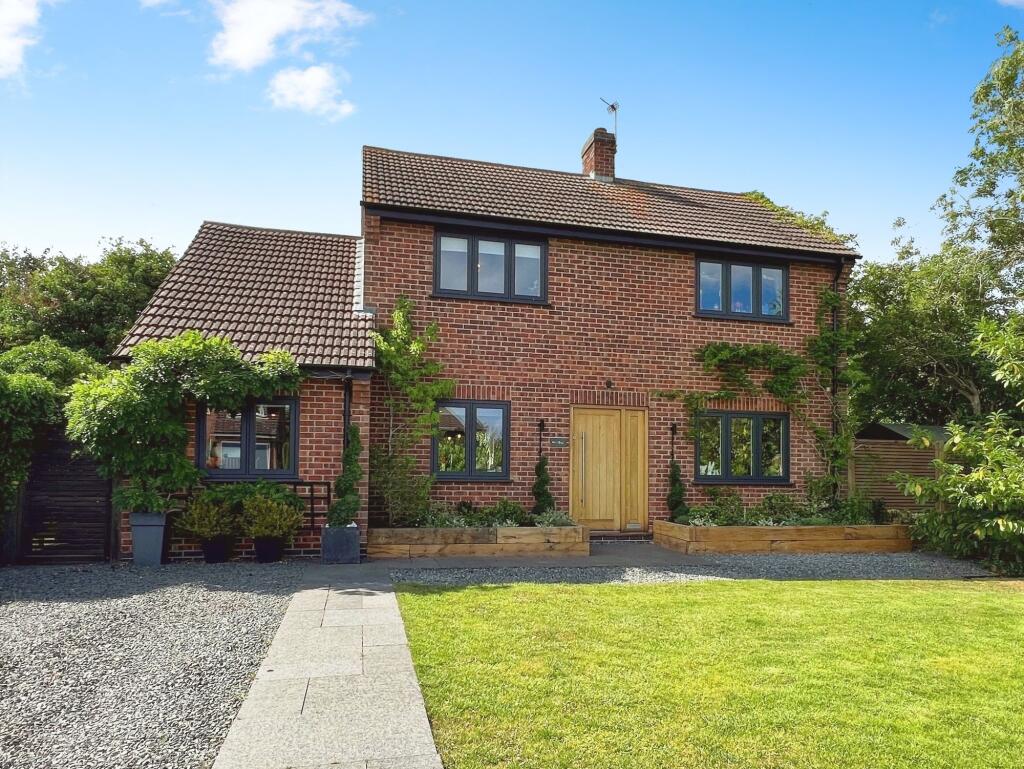 SOLD BY NEWTON FALLOWELL - Meadows Close, Long Bennington, Long Bennington