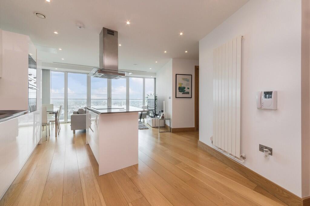 Apartment in London, St John's Estate, Isle of Dogs - View 3