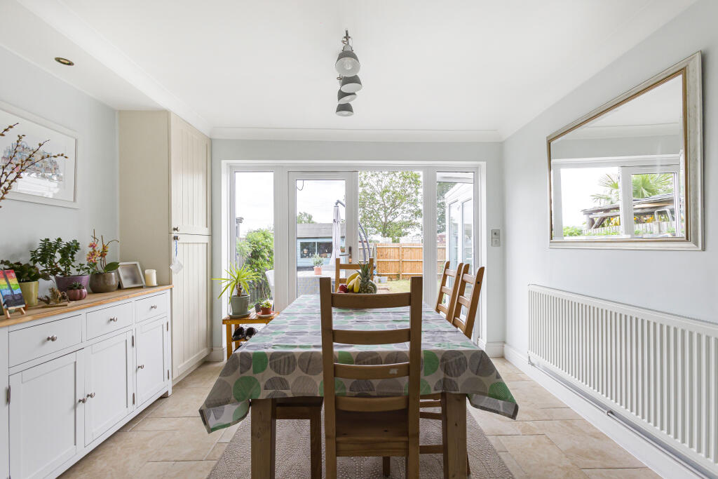 House in Welwyn Hatfield, Hertfordshire - View 6