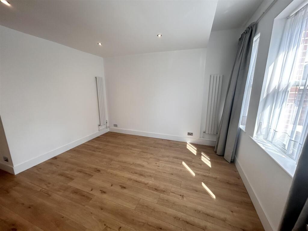 Apartment in Hove, Brunswick - View 2
