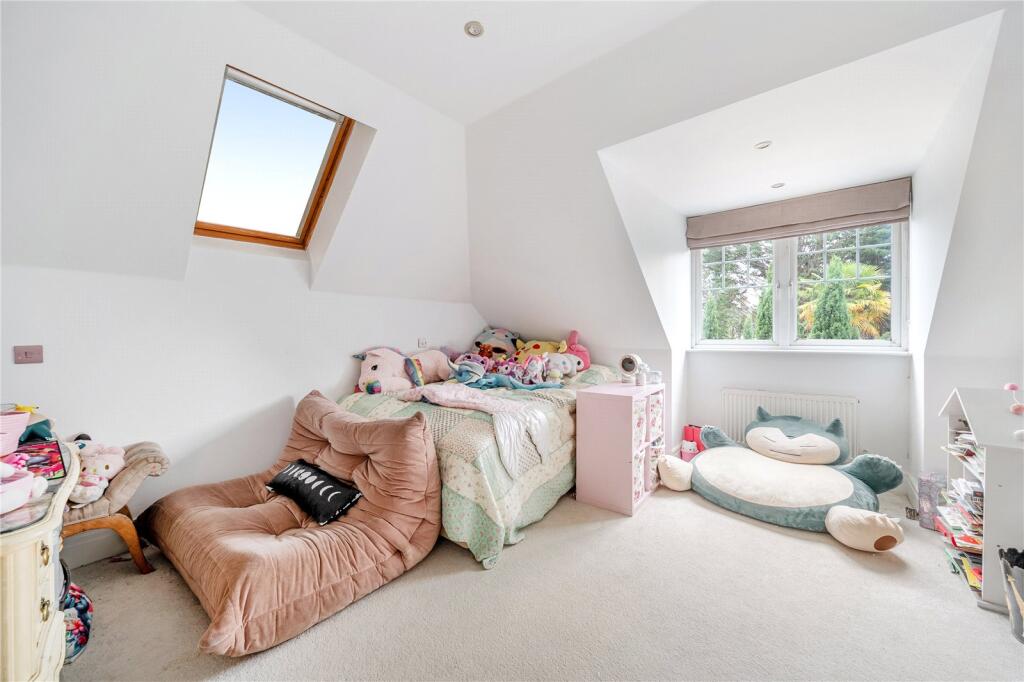 House in Elmbridge, Surrey - More