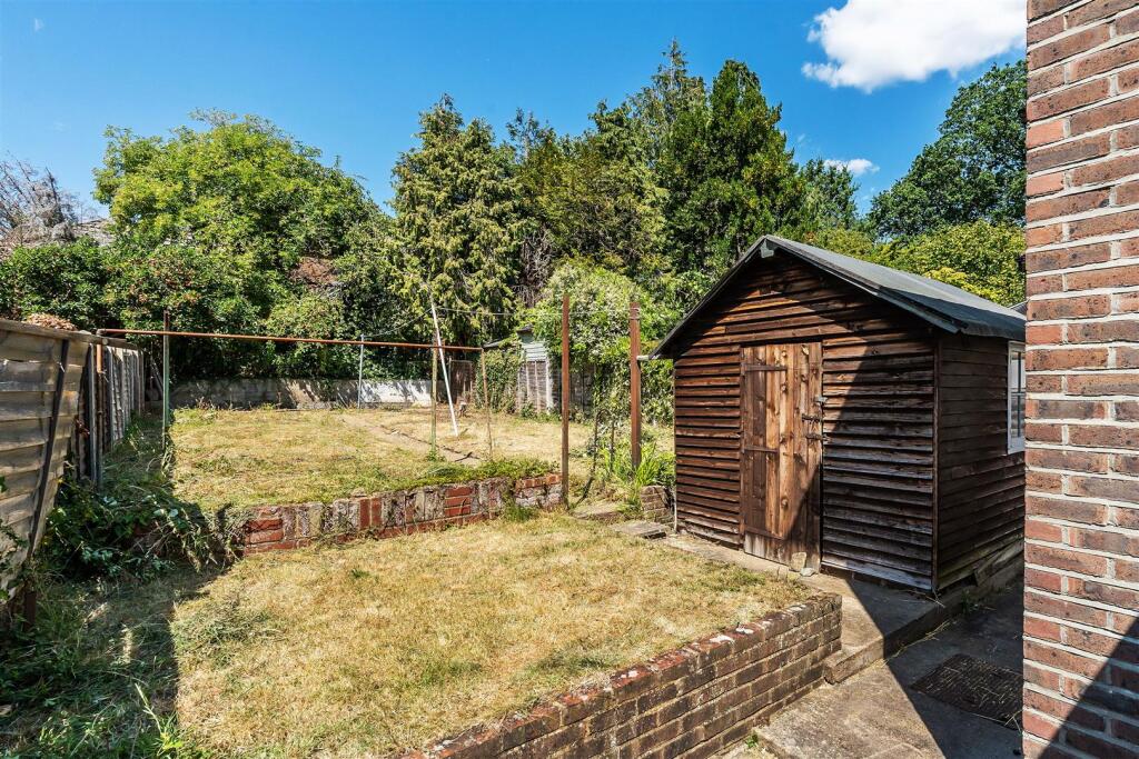 Simmil Road, Claygate, KT10 photo 2