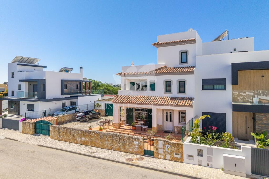 Main image of property: Algarve, Quelfes