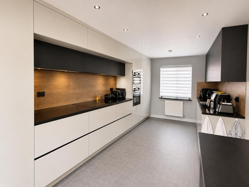 House in Lincoln - View 2