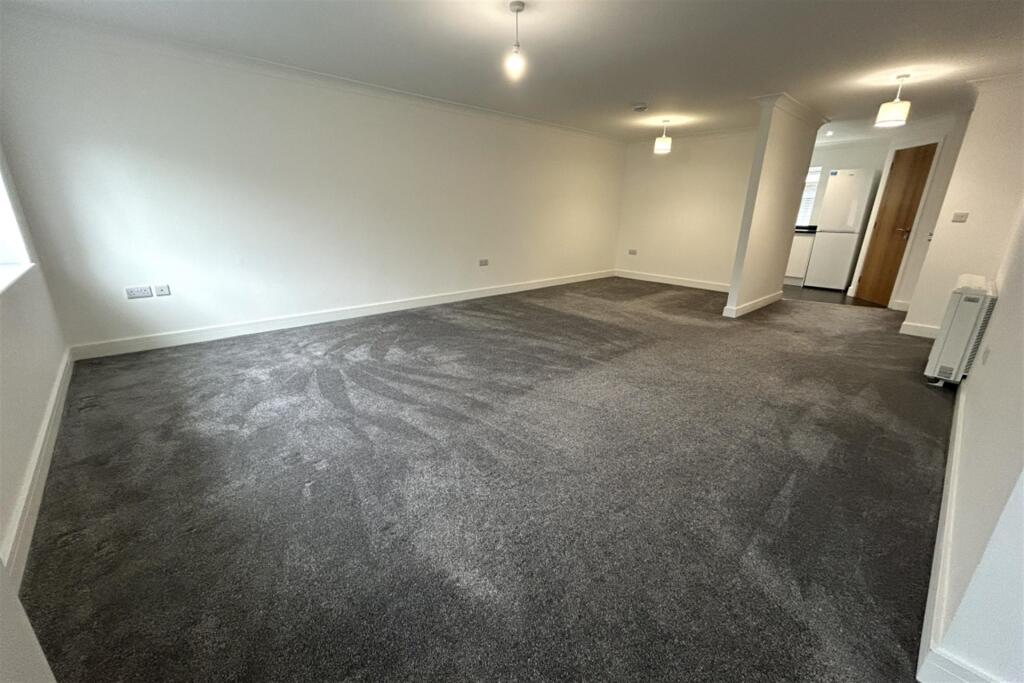 Apartment in Southampton - View 5