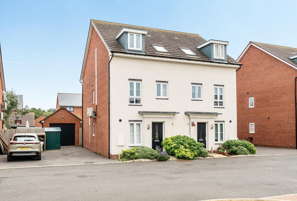 Main image of property: Ten Acre Rise, Patchway, Bristol, Gloucestershire, BS34
