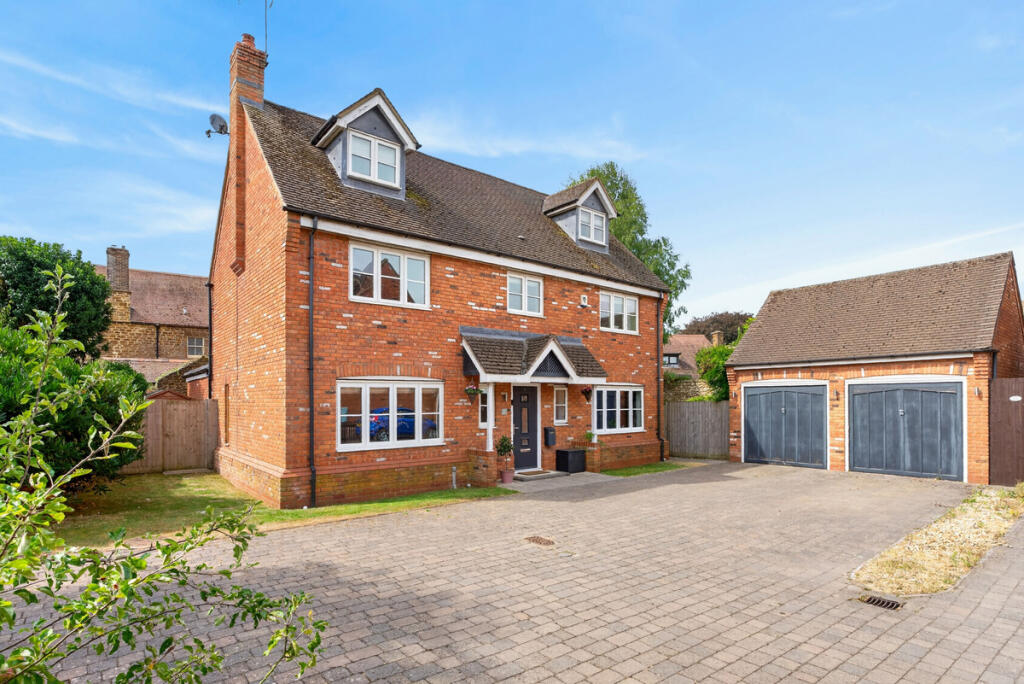 Main image of property: Slade Leas Middleton Cheney Banbury, Oxfordshire, OX17 2NH