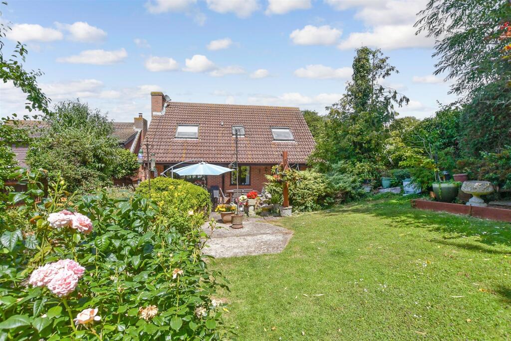 Hillside Road, Minster-On-Sea, Sheerness, Kent photo 3
