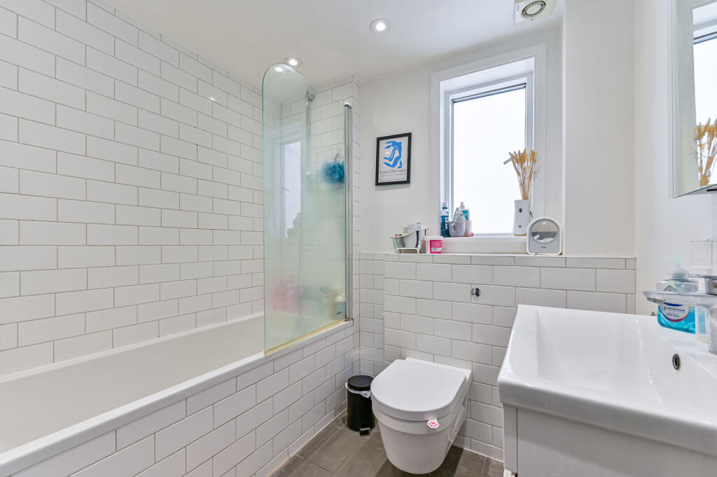 Apartment in London - View 5