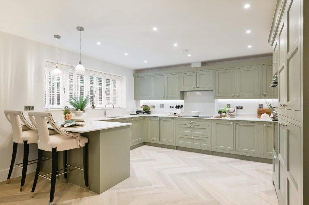 Otway Close, Tadworth, Surrey photo 3