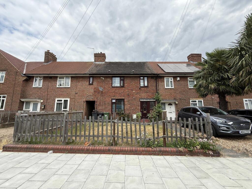 3-bed terraced on 154 Southend Lane, Bellingham, London, SE6, £300,000