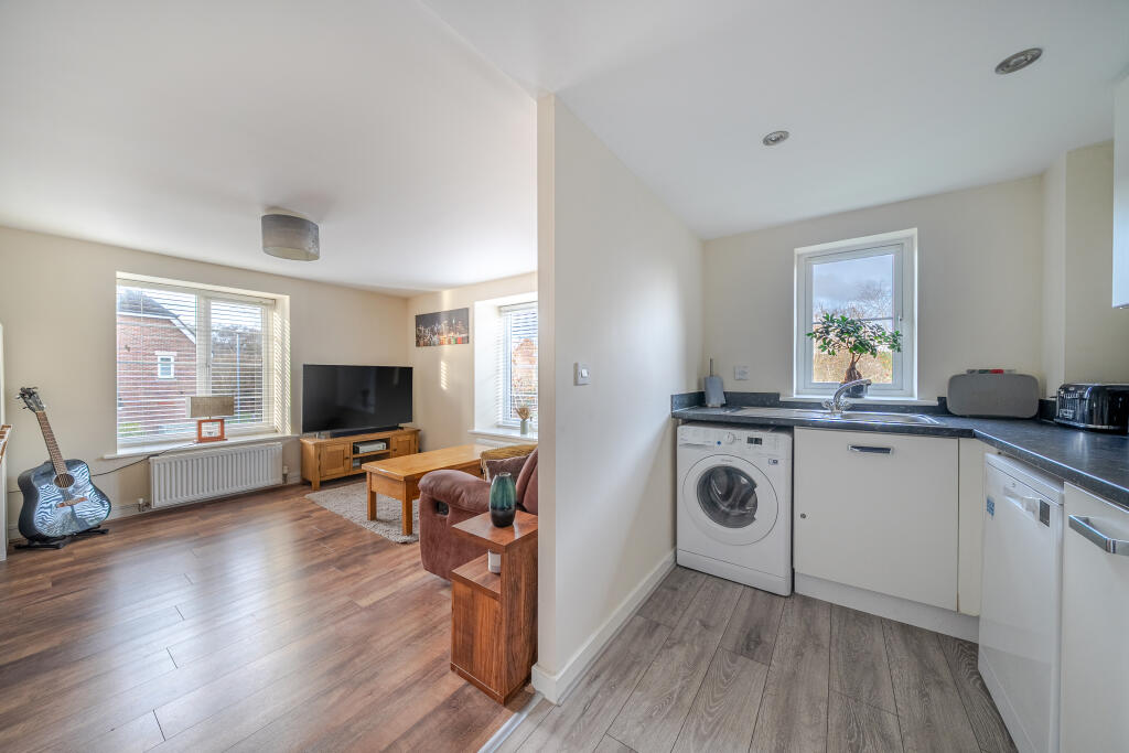 17 Merlin Way, Bracknell - View 4
