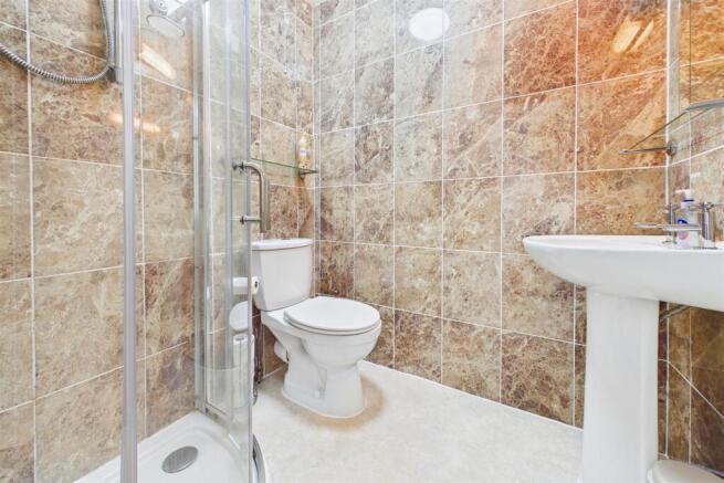 First floor ensuite.
