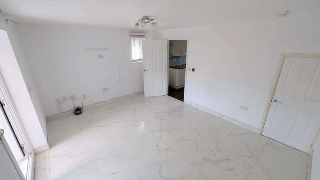Orchid Grove, Shirebrook, Mansfield photo 4