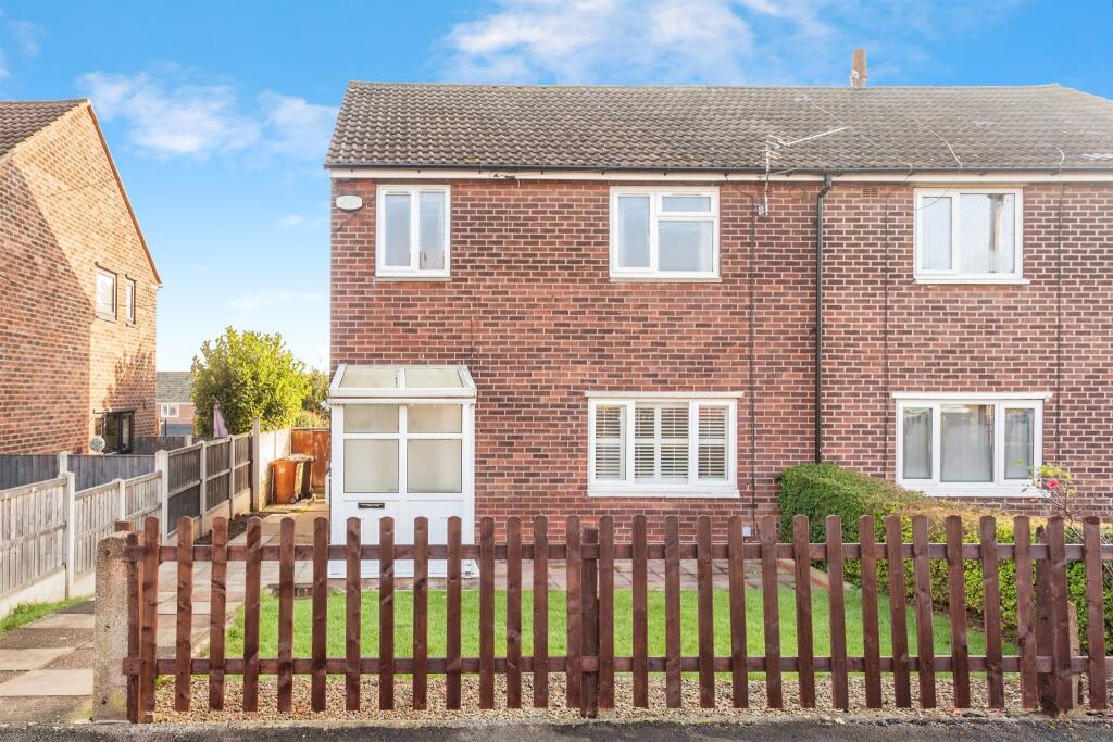3-bed semi-detached on Gisburn Road, Wakefield, £190,000