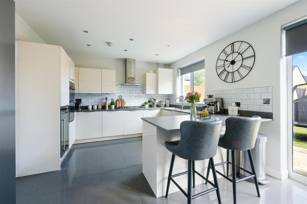 House in Croydon - View 3