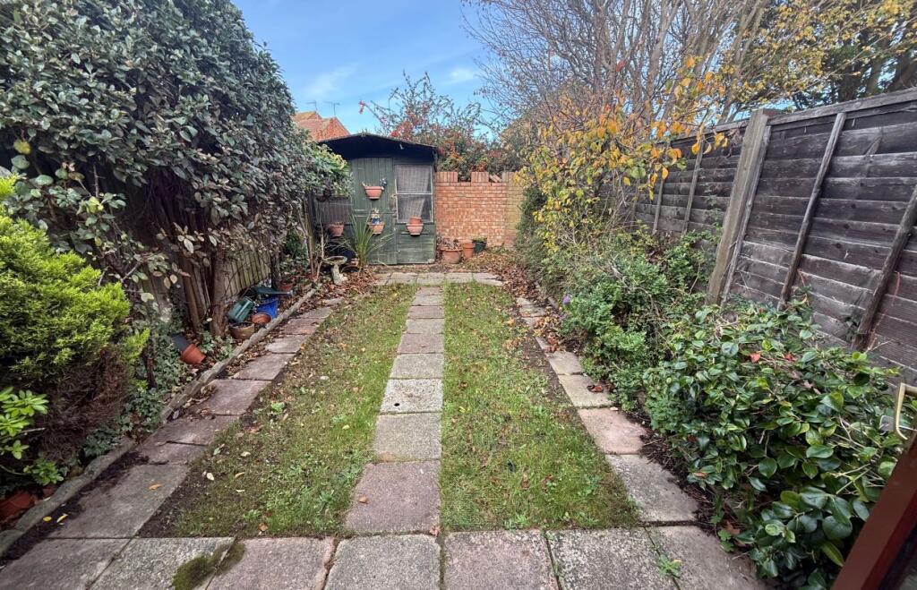 3 The Drakes, Shoeburyness, Southend-on-Sea, Essex, SS3 9NY photo 2