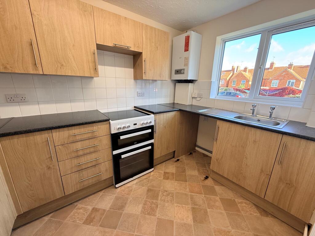 Seaton Court, Seaton Road, Yeovil, Somerset, BA20 2AW photo 2
