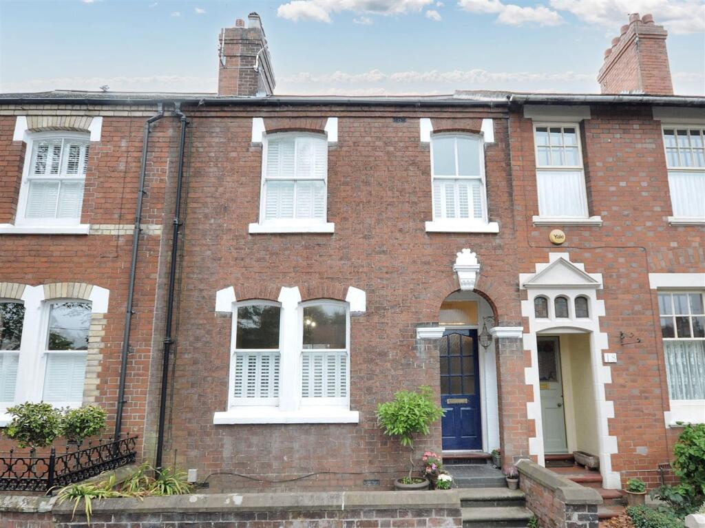 Main image of property: Kings Avenue, Stone